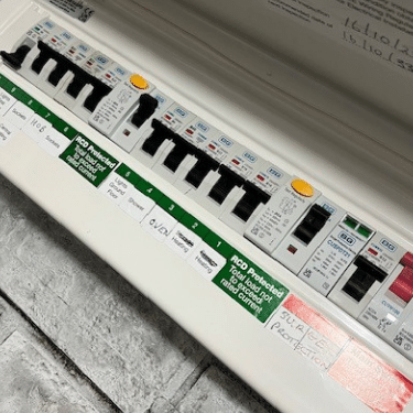 electricians newport fuse box